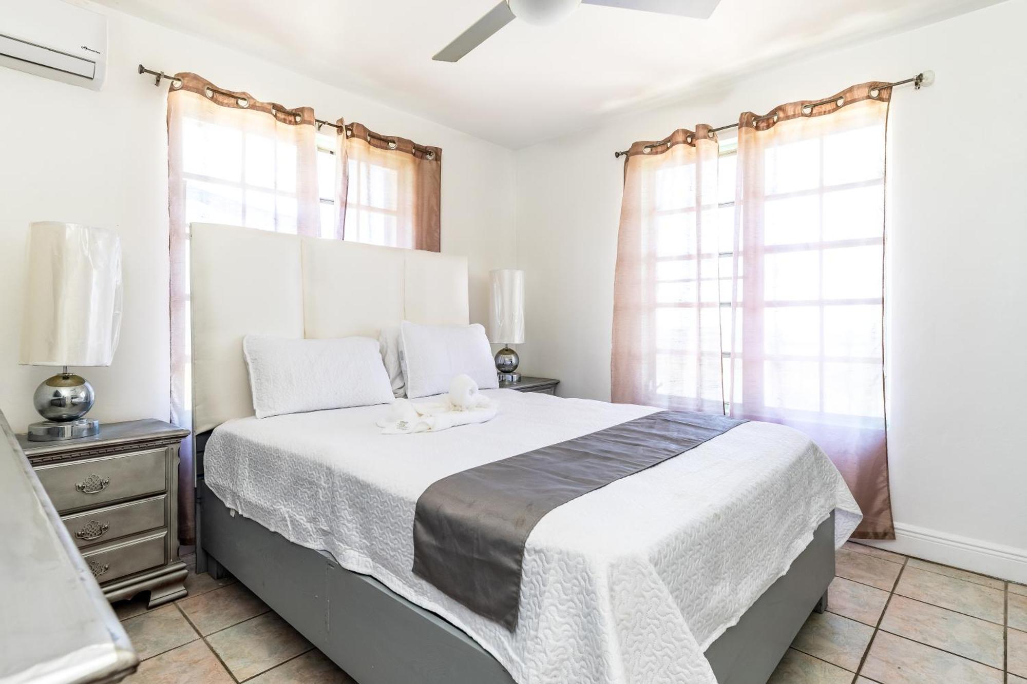 Waterside Home, Shaded Whirlpool Spa, Outdoor Dining, Smart Tv, Amazon Prime Five Cays Settlement Kültér fotó