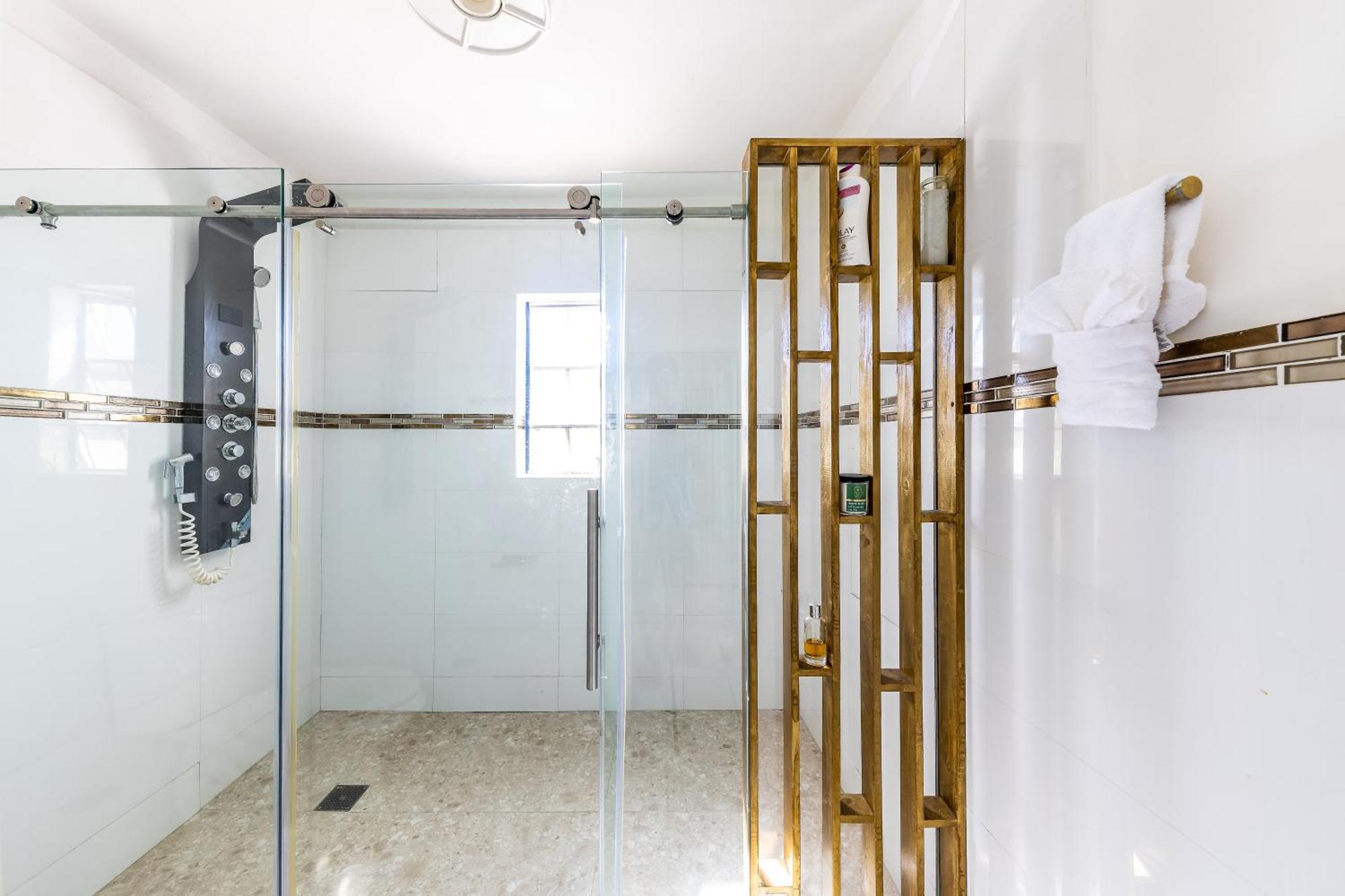 Waterside Home, Shaded Whirlpool Spa, Outdoor Dining, Smart Tv, Amazon Prime Five Cays Settlement Kültér fotó